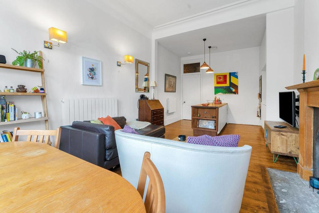 Guestready - Lovely Near Leith Walk EDI